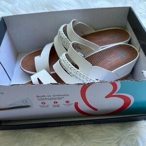 Adrienne Vittadini NWT white and tan orthotic comfy sandals size 10